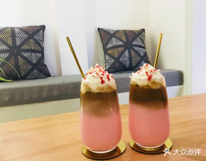 grace coffee草莓冰拿铁图片 - 第1张