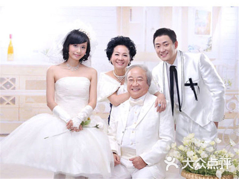 夕阳红婚纱照_夕阳红老人照片(2)