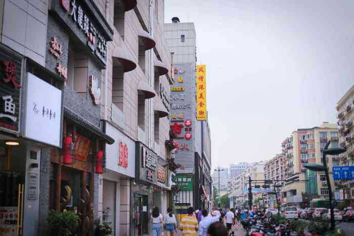 杭州武林路时尚女装街-"我觉得,杭州武林路女装街在不少杭州女人的.