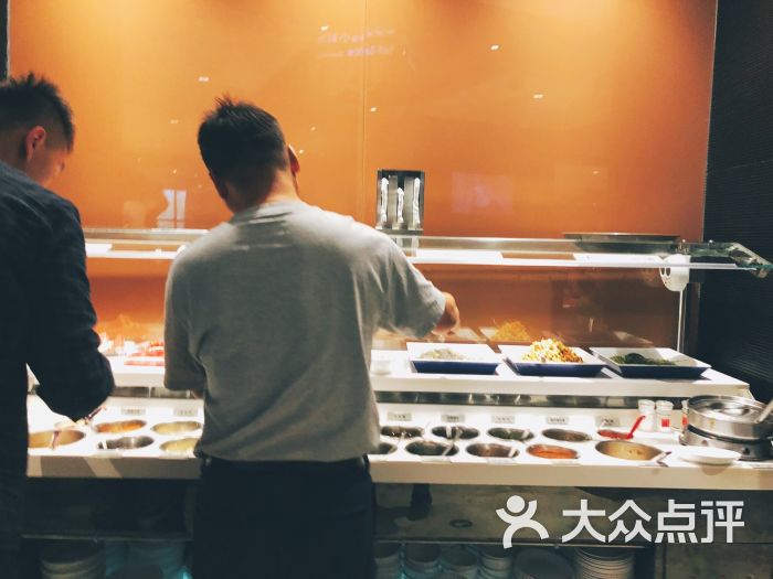 海底捞火锅:海底捞的服务态度非常的好、而且