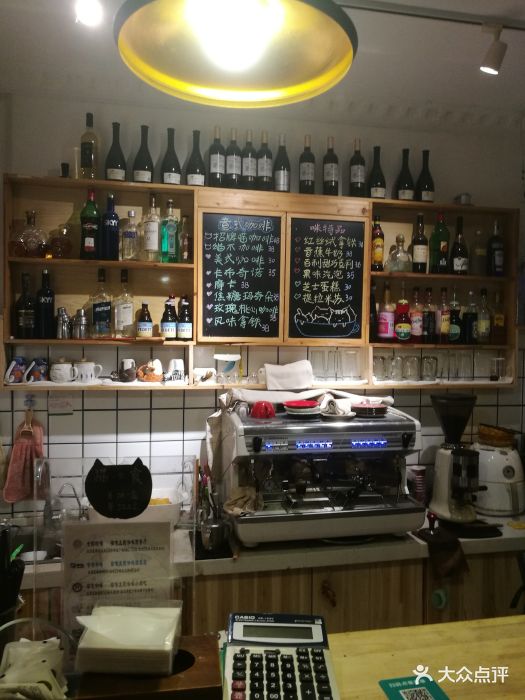 位置:位于江汉路步行街地铁站D出口附近.-哆