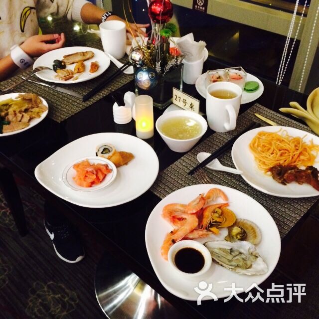 历下区 泉城广场 自助餐 索菲特银座大饭店银顶旋转西餐厅 所有点评
