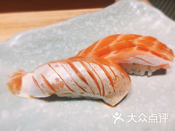 三文鱼腩寿司