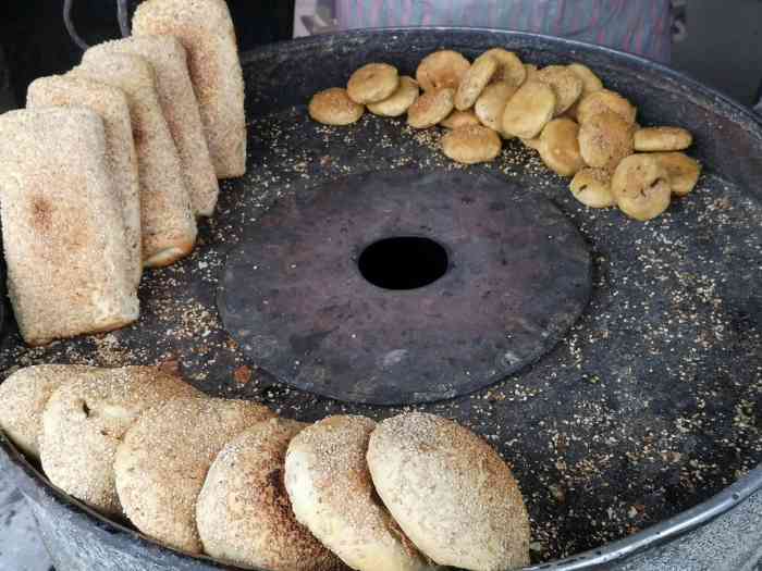端荣烧饼-"在皮市街随便走走发现的小店铺 排队的都是