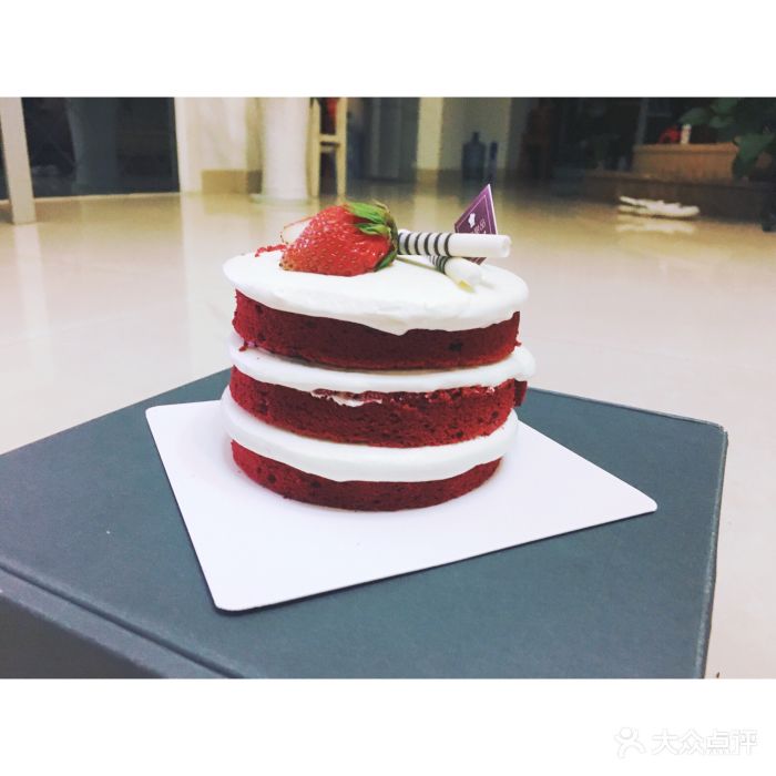 熊的甜品美式红丝绒蛋糕图片 - 第4张