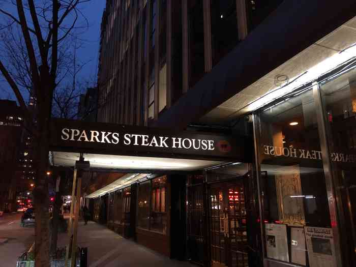 sparks steakhouse-"到美国第一餐,生蚝新鲜 酱料好吃