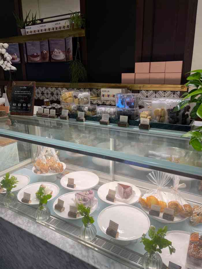 夏朵十二篮(天山店)-"之前就听同事说这家面包店的面包不错,说是.