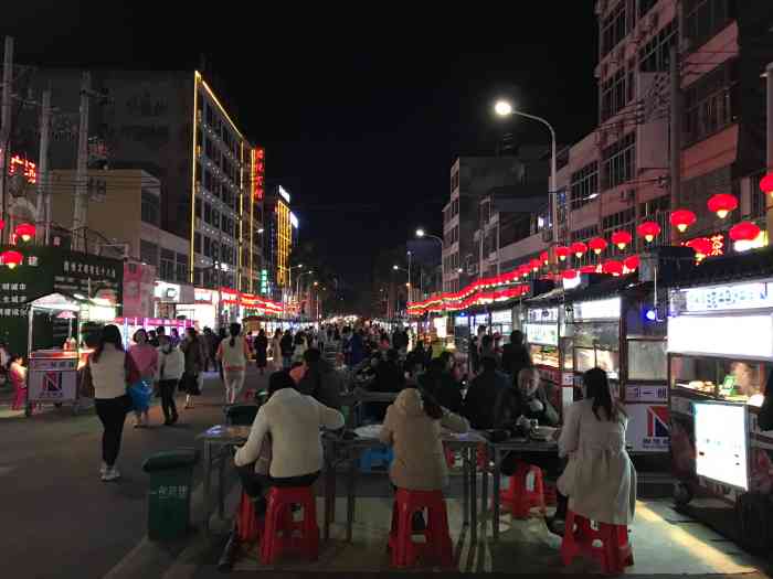 那恁路夜市-"儋州市那大镇.美食街.美食街夜市!长长两.