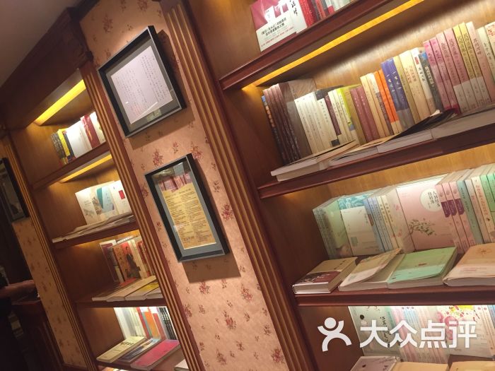 千彩书坊 eddington literary house(常德路店)图片 - 第6张