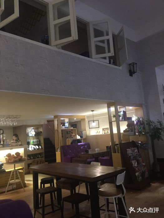 这家港式周边以餐厅环境为主,广场一般干净.传统餐厅美食图片