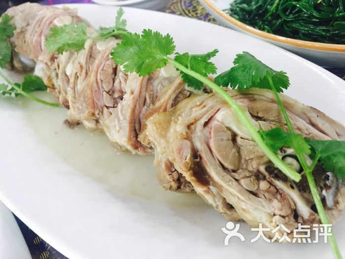 手抓羊脖