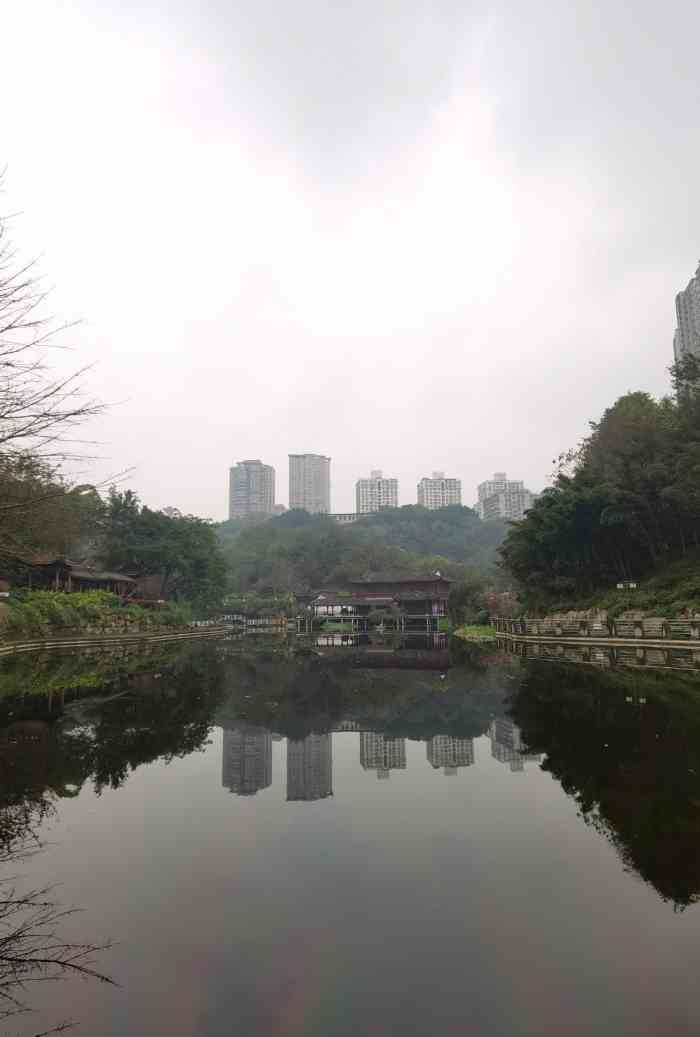 石门公园"石门公园是在重庆没什么多大的知名度,这个.