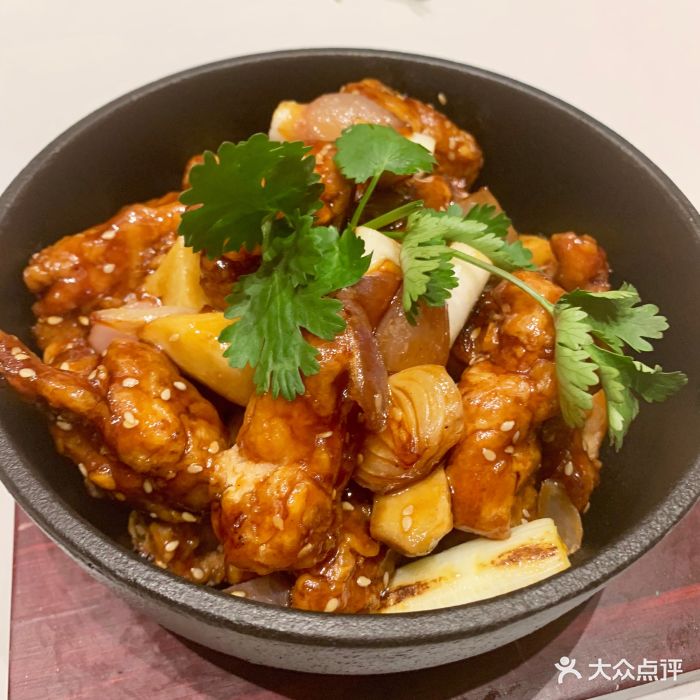 东方二十八号大千石锅鸡图片