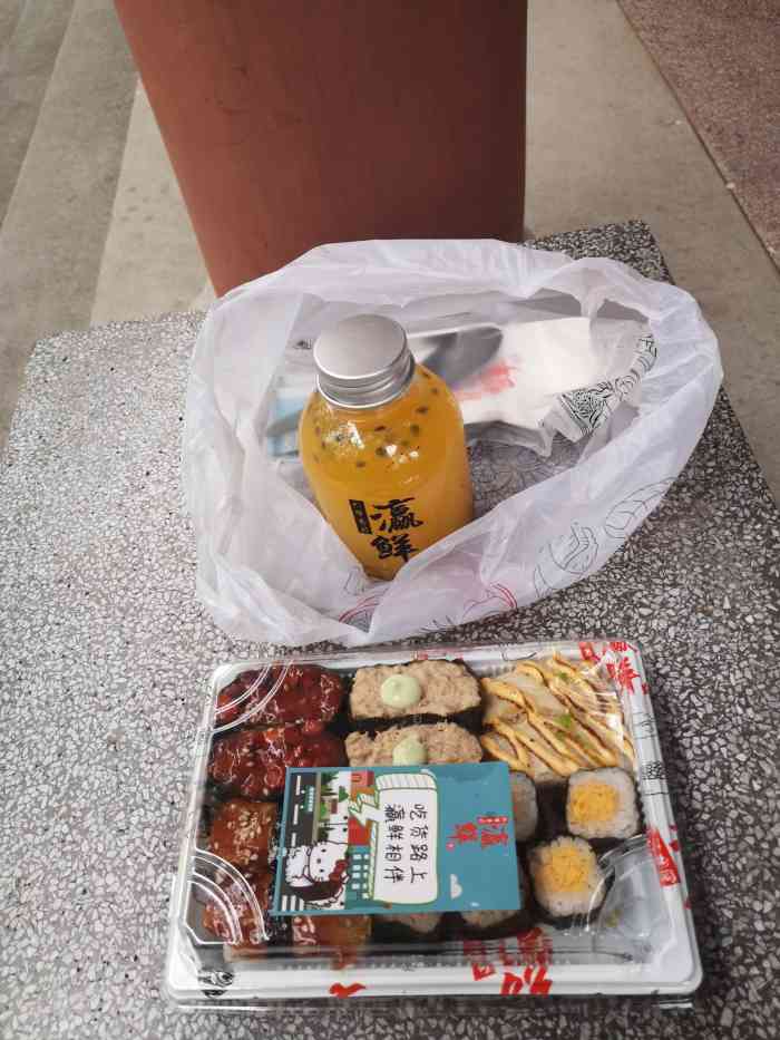 瀛鲜外带寿司丨盖饭(北京路店"因为下午饮茶的关系,晚上并不怎么饿