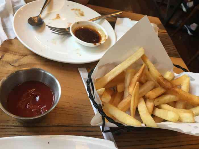 rolando"s pizza & cafe(罗朗多餐厅蓝村路店)-"薄底比萨不错,环境也