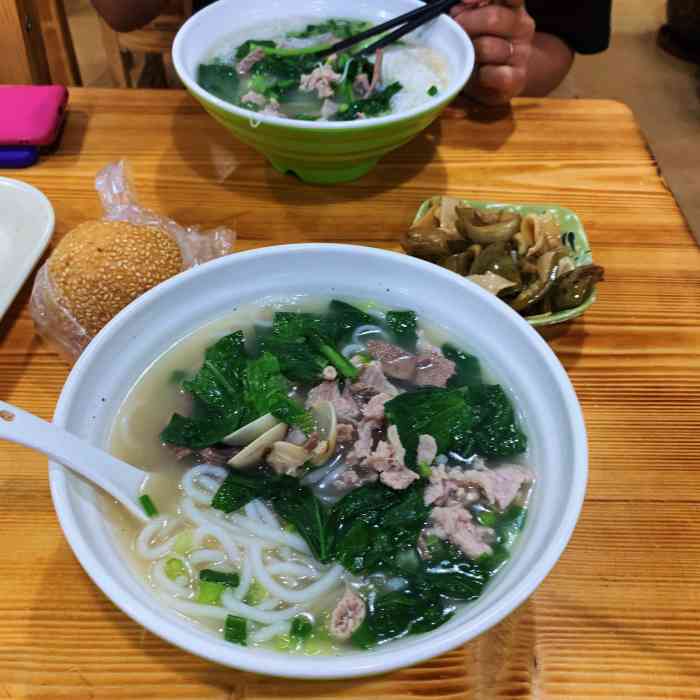 就在住的民宿楼下 海南粉 陵水酸粉 抱罗粉 后安粉是海南四大名粉 这