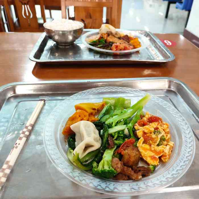 河池学院-学生食堂-"我说要四毛饭给我这么一点点,差评.