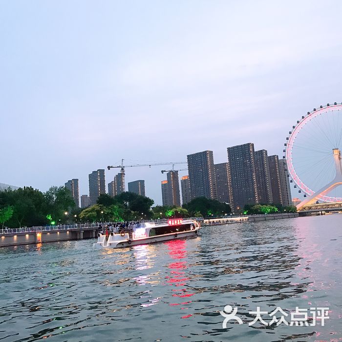 海河游船