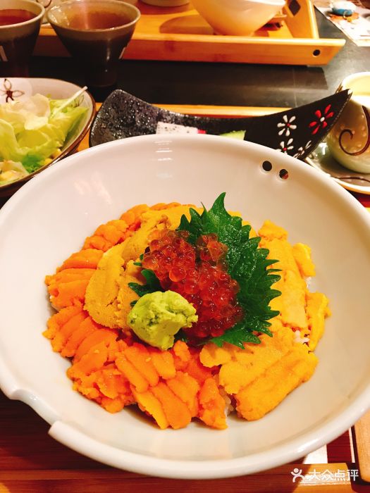 充丼日本料理海胆饭图片