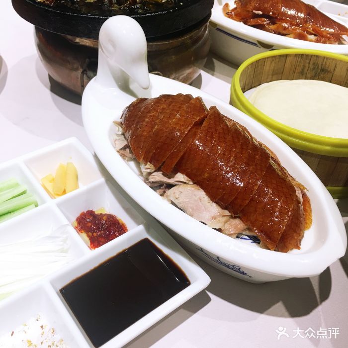 大鸭梨烤鸭店(亚运村店)半只烤鸭的份量挺大的,鸭皮太厚了,容易腻图片