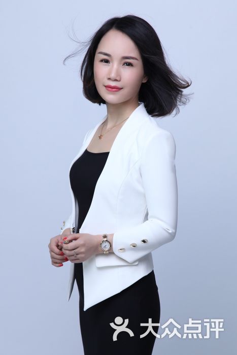 琳辉美颜生活馆董事长 法国毕卡索全国巡回讲师 中国国际纹绣艺术大赛