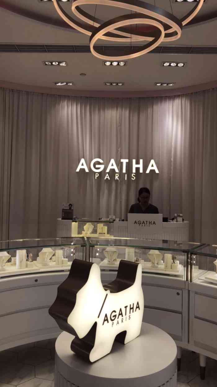 agatha(成都远洋太古里店)-"没有戴耳环和项链的习惯