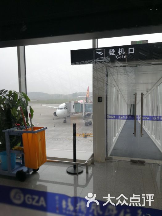 铜仁凤凰机场登机口图片 - 第1张
