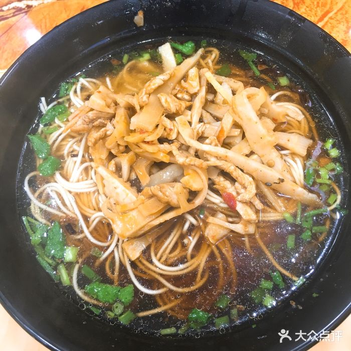 老上海馄饨铺笋尖肉丝面图片 - 第2张