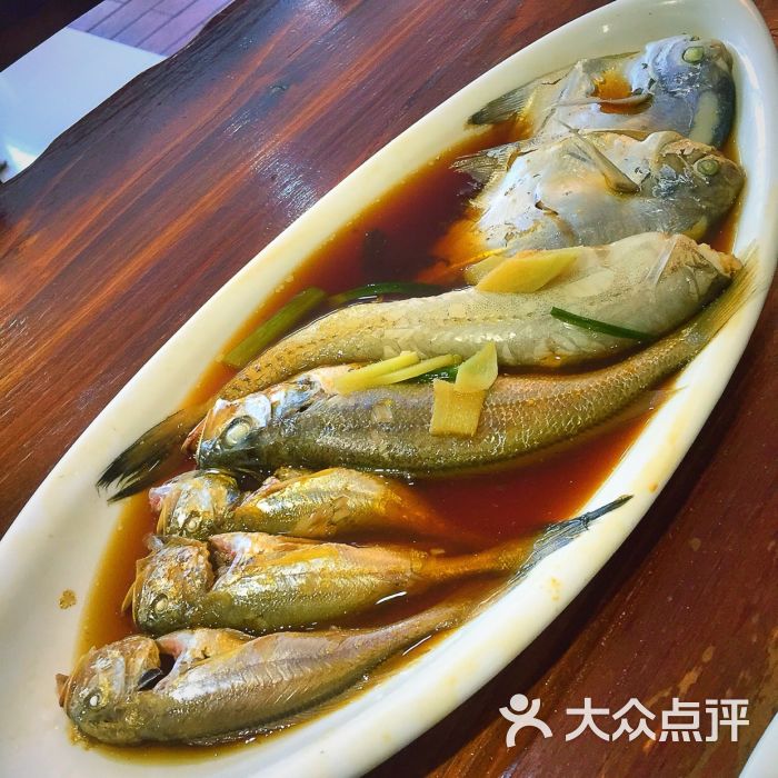 酱油蒸杂鱼