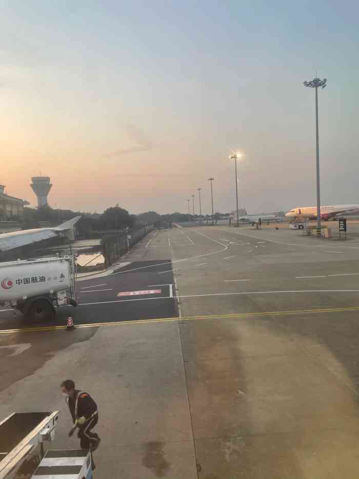 常州奔牛国际机场-"我们吃好饭去办理行李托运,就开始