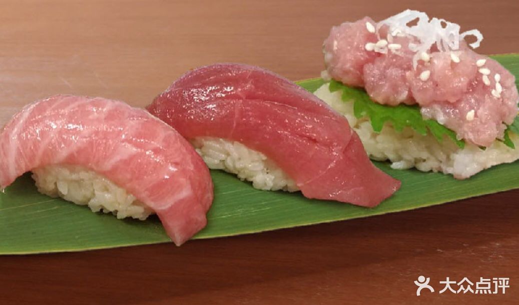 吞拿鱼三色寿司盛