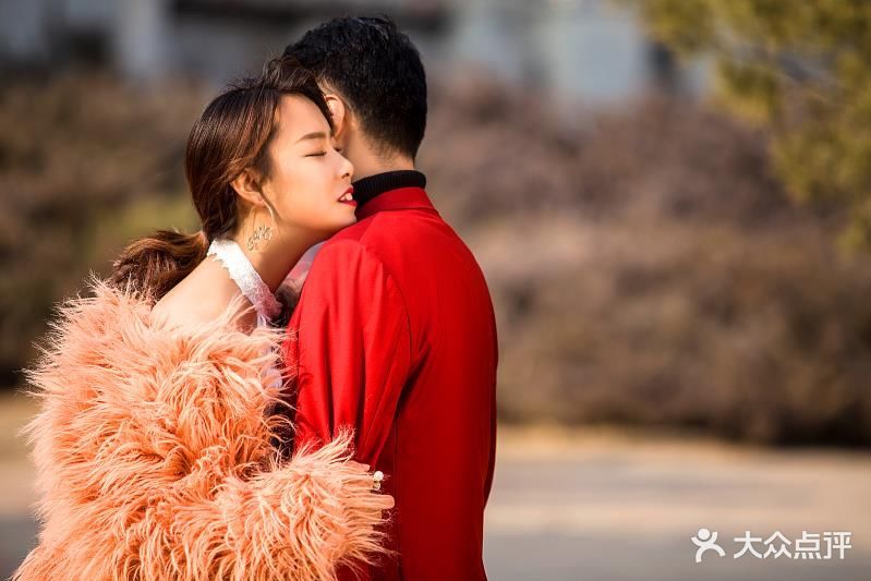 从16年11月开始关注婚纱照,身边有好多朋友.