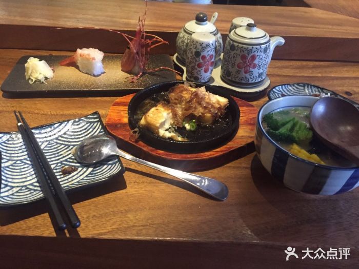 听说一般要提前预定,这次中了彩票居然有位.