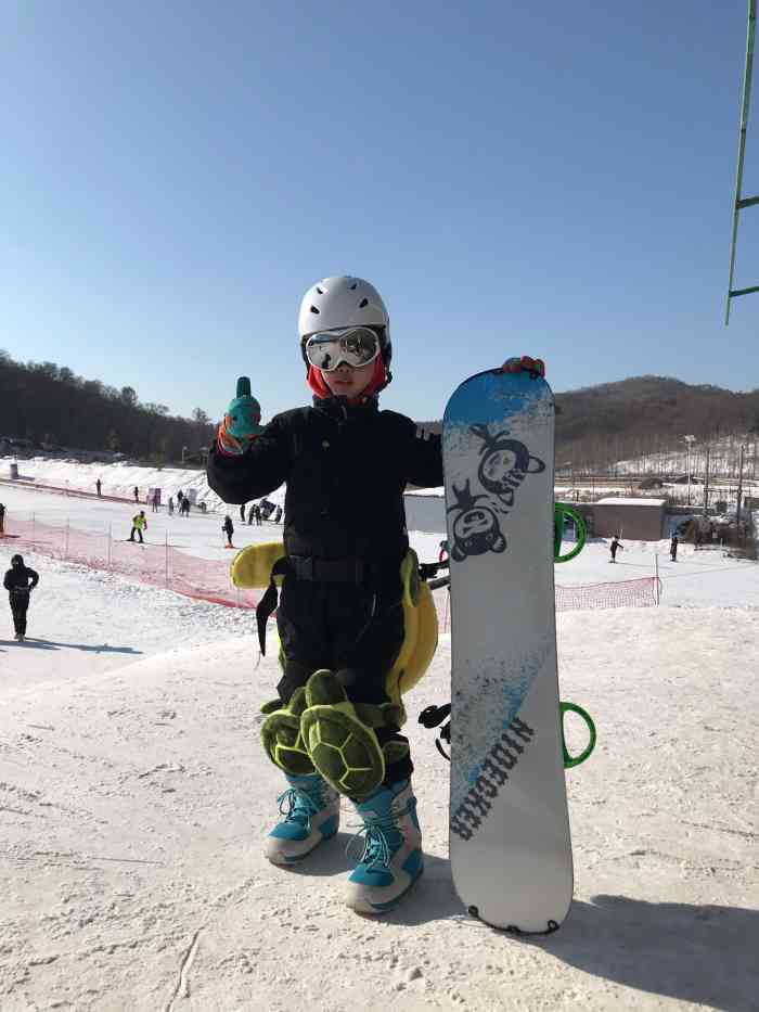 鸣山绿洲滑雪场-"铭山绿洲滑雪场,位于吉林市龙潭区铁东天太.