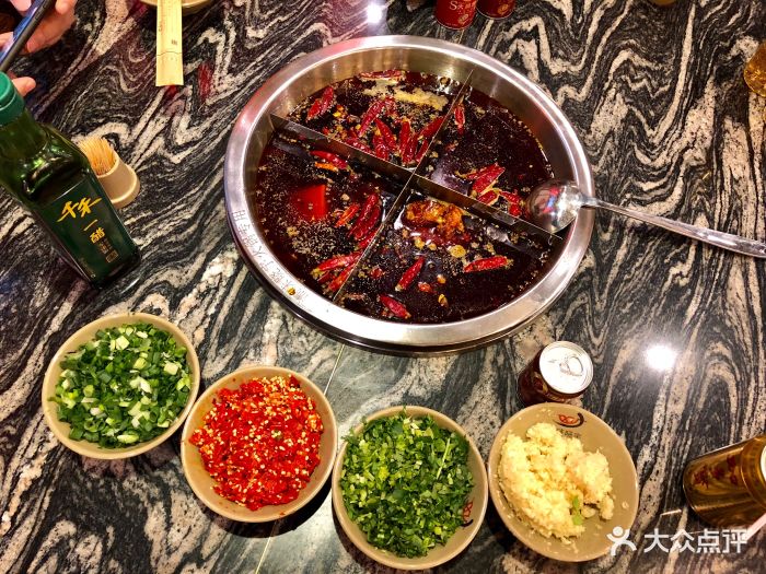 渝味晓宇火锅(宜宾店)红锅底图片 第2张