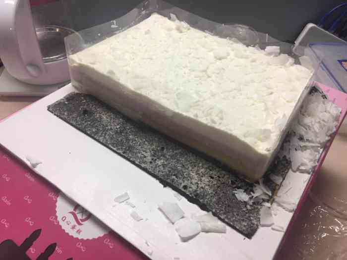 打分 送蛋糕的快递师傅真的是够够的,蛋糕坏了.