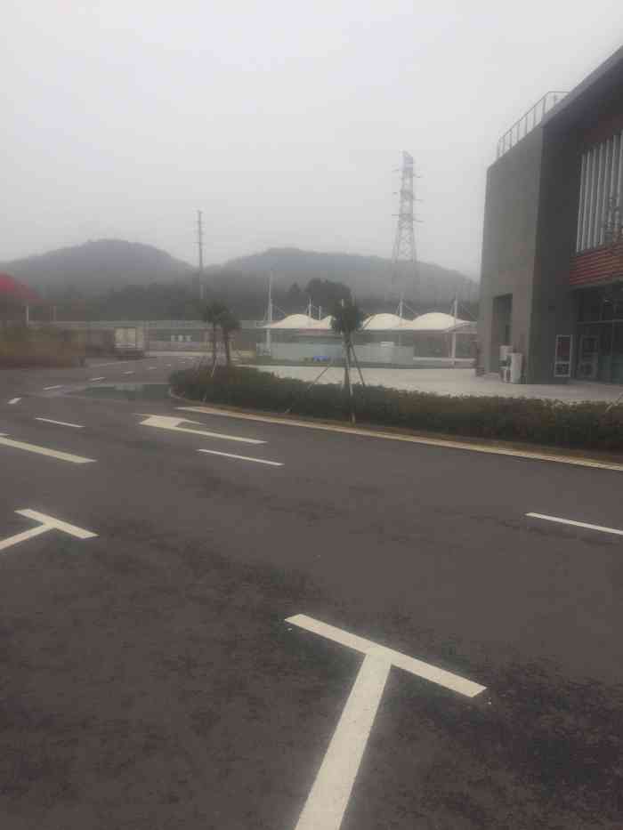 水晶山服务区-"水晶山服务区,从高速路口下来的.不知道为.