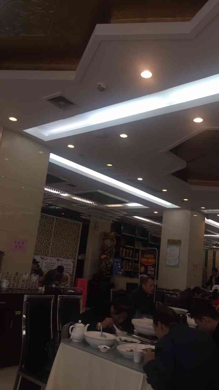 双湖园酒店(解放路店"和一大家人一起来的,选了个包间,上菜很快.