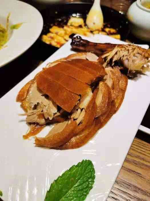 草窝烤鸭(会展中心店"从草窝开第一家店就经常去吃,环境口味一直.
