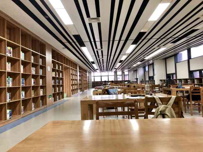 贵州财经大学-图书馆-"在财经大学读书,最幸福的莫过.