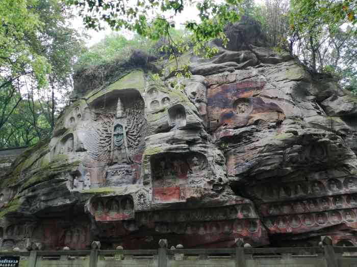 玉蟾山风景区-"玉蟾山风景区位于泸州市区以北35公里