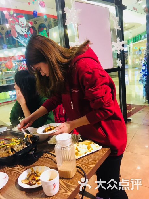 花千代秘制烤鱼(龙之梦购物中心店)美女队长图片 - 第1张
