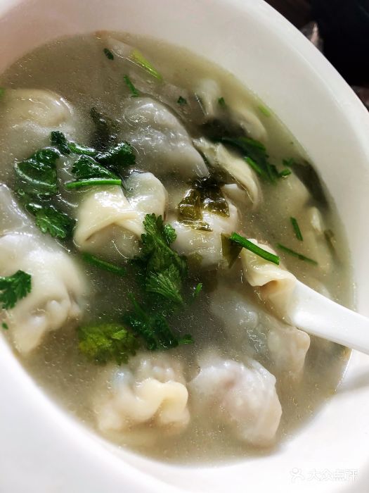 老邮差麻辣烫(积米崖)三鲜大馅馄饨图片