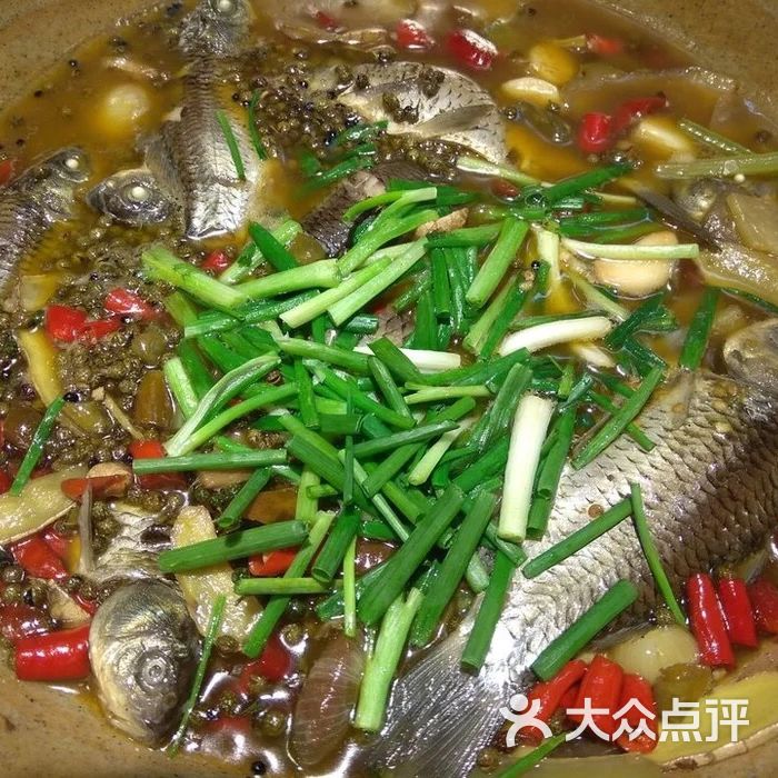 鑫珑村石锅土鲫鱼