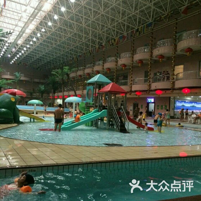 阿尔滨游泳健身中心