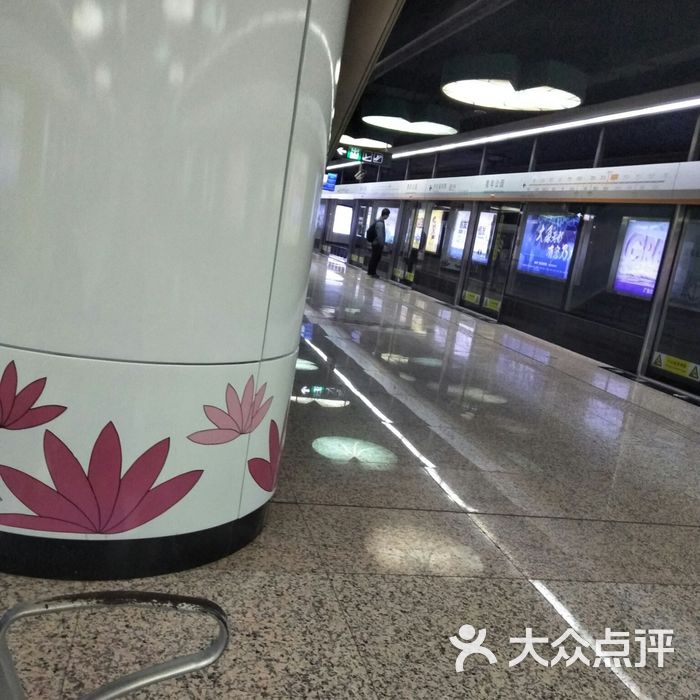 青年公园-地铁站