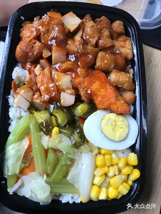 黑椒炸鸡烤肉饭