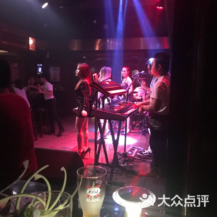 彩虹酒吧