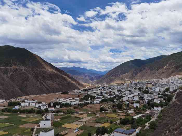 乡城县青德藏乡田园景区