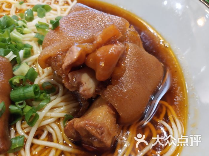 愚小面:小伙伴中了霸王餐,跟着一起来吃.成都美